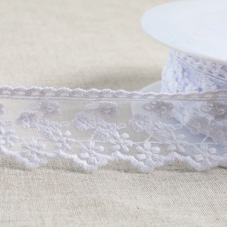 Tulle brodé fleurettes mat