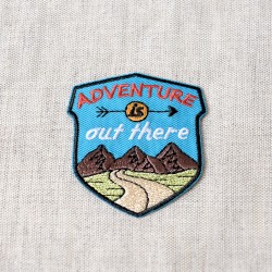 Ecusson theme montagne - Adventure out there