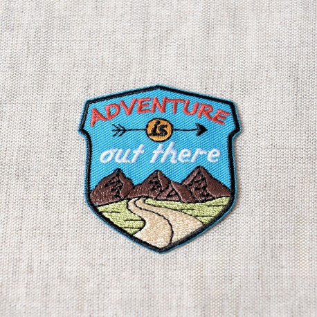 Ecusson theme montagne - Adventure out there