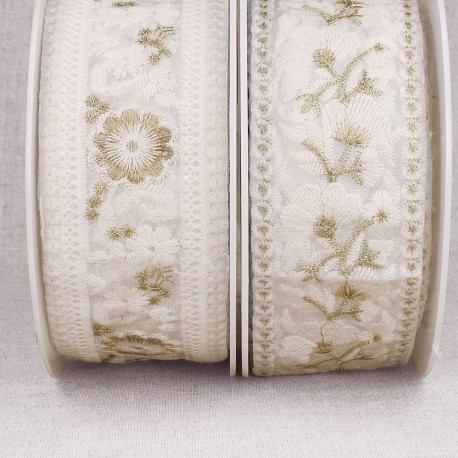 Galon brodé fleurs blanc