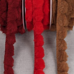 Bande de pompons fourrure synthetique