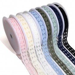 Broderie fleurs sur tulle